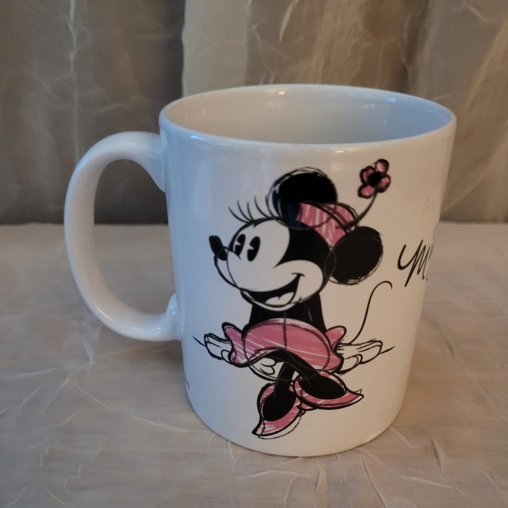 Disney Zak Designs Minnie Mouse Ceramic Coffee Tea Cup Mug Pink, Black & White